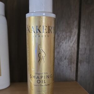 Liquid Silk Shaping Oil in Gold Bottle